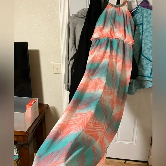 DRESSES-TOPS - Picture 9 of 15